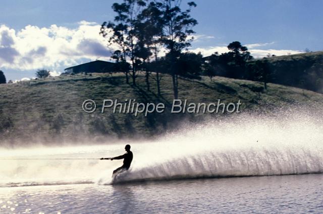 australie queensland 26.JPG - Skieur nautique à contre jourLac TinarooAtherton TablelandQueenslandAustralie